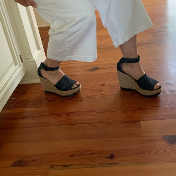 Stuart Wietzman Wedges - Picture 2 of 3